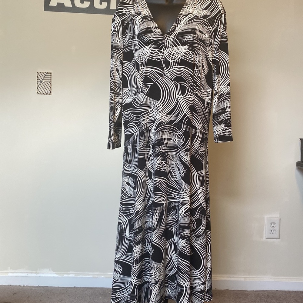 PRE-OWNED WOMEN’S ISADORA COLLECTION, BLACK & WHITE SHEATH DRESS - Picture 2 of 12